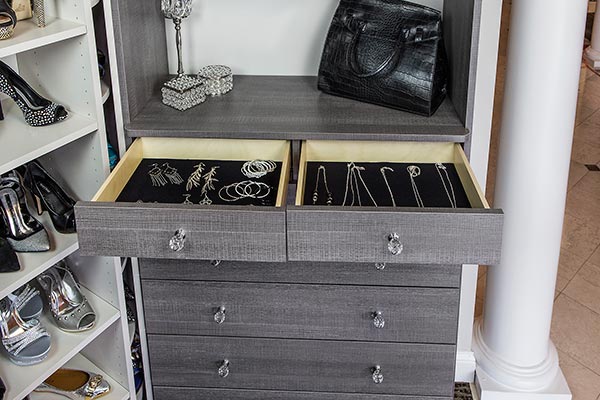 How to Clean the Velvet Lining in a Jewelry Drawer