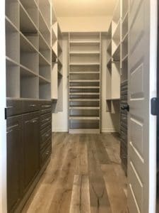 MASTER CLOSET MAXIMIZES HEIGHT