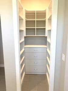 SMALL WALK-IN PANTRY